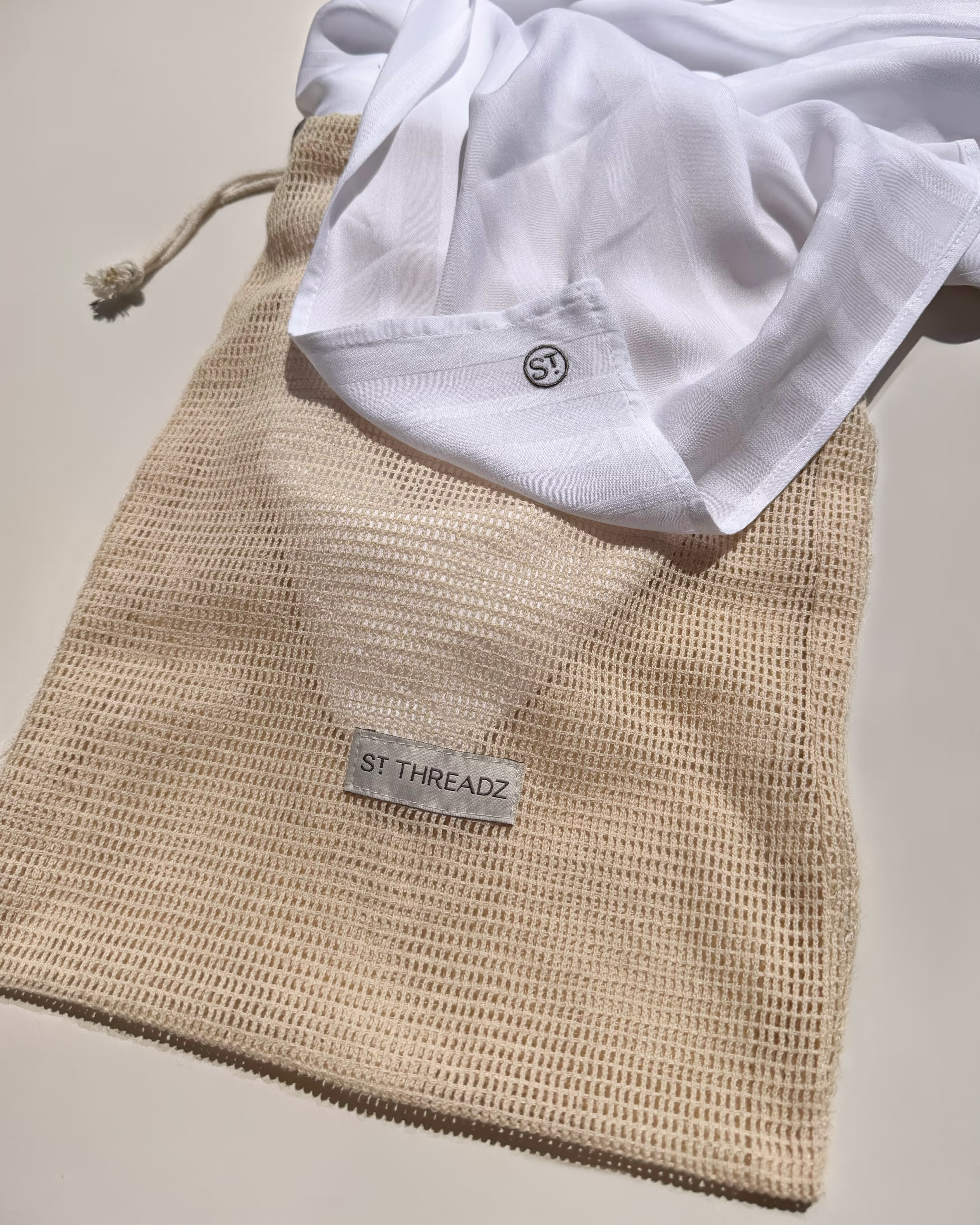 Ruffle_Surong_White_bag_detail